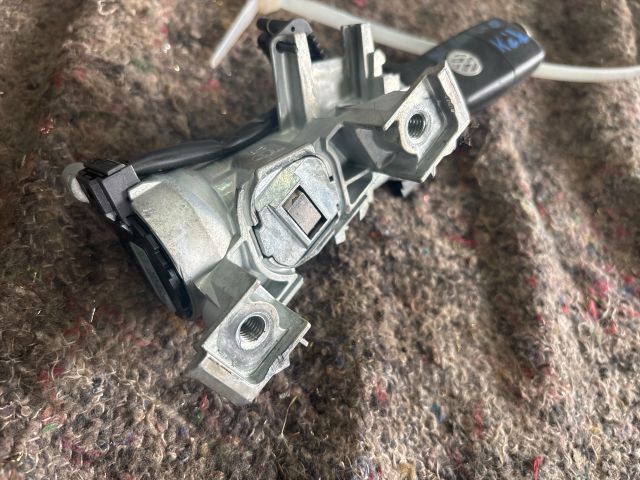 bontott VW SCIROCCO Gyújtáskapcsoló Házzal