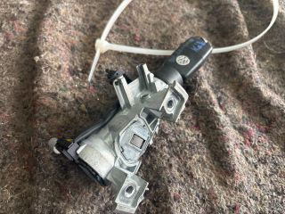 bontott VW SCIROCCO Gyújtáskapcsoló Házzal