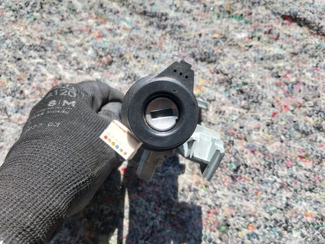 bontott VW SCIROCCO Gyújtáskapcsoló Házzal