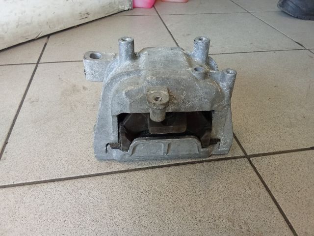 bontott VW SCIROCCO Motor Tartó Bak (Pozíciófüggetlen)