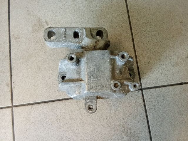 bontott VW SCIROCCO Motor Tartó Bak (Pozíciófüggetlen)