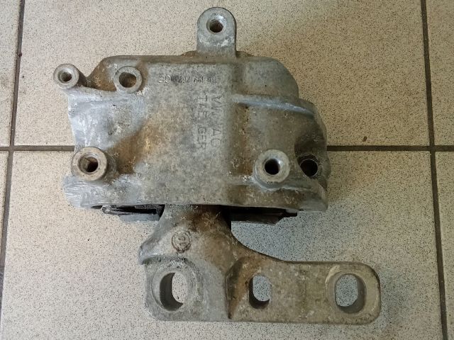 bontott VW SCIROCCO Motor Tartó Bak (Pozíciófüggetlen)