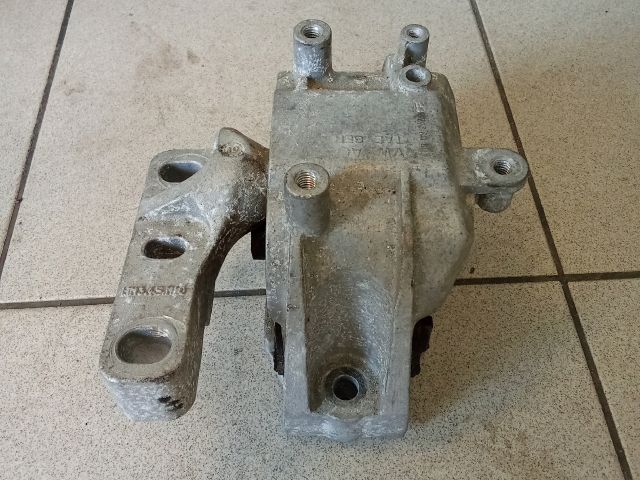 bontott VW SCIROCCO Motor Tartó Bak (Pozíciófüggetlen)