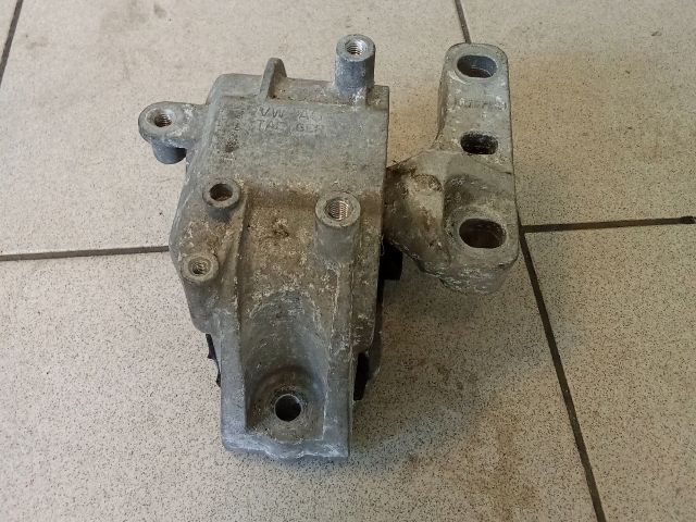 bontott VW SCIROCCO Motor Tartó Bak (Pozíciófüggetlen)