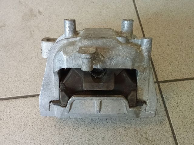 bontott VW SCIROCCO Motor Tartó Bak (Pozíciófüggetlen)