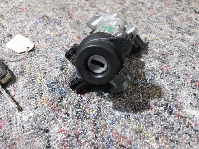 bontott VW SCIROCCO Gyújtáskapcsoló Házzal