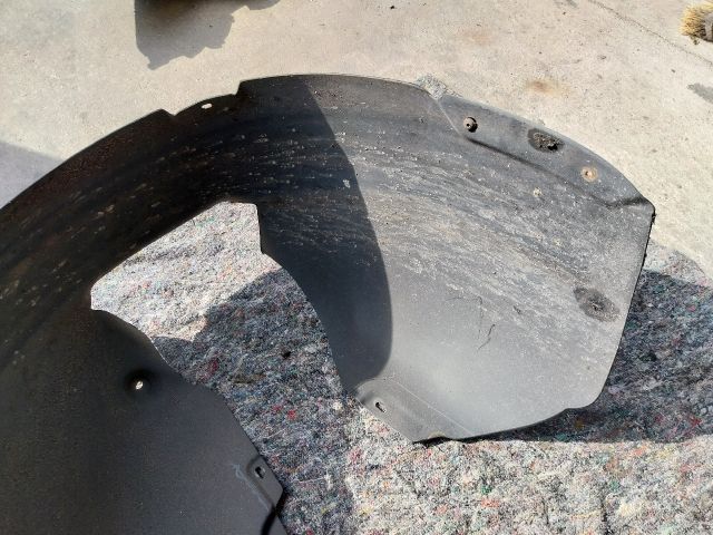 bontott VW SCIROCCO Bal első Dobbetét (Kerékjárati, Műanyag)