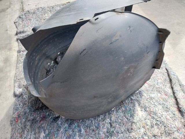 bontott VW SCIROCCO Bal első Dobbetét (Kerékjárati, Műanyag)