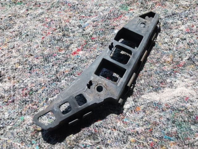 bontott VW SCIROCCO Bal első Oldal Lökhárító Tartó (Műanyag)