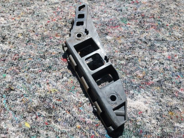 bontott VW SCIROCCO Bal első Oldal Lökhárító Tartó (Műanyag)