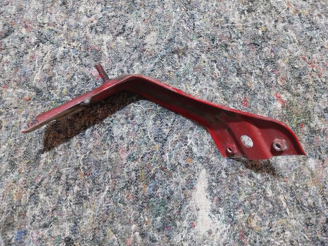 bontott VW SCIROCCO Bal Sárvédő Oldaltartó