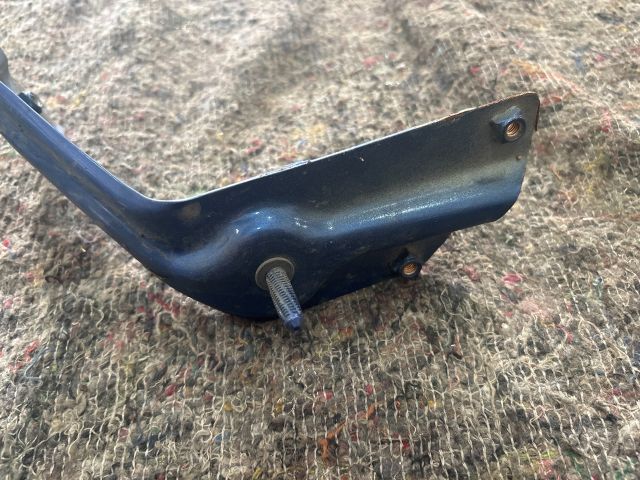 bontott VW SCIROCCO Bal Sárvédő Oldaltartó