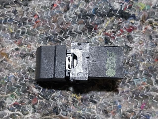 bontott VW SCIROCCO Csomagtér Nyitó Kar / Gomb