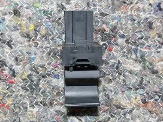 bontott VW SCIROCCO Csomagtér Nyitó Kar / Gomb