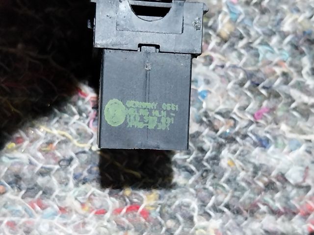 bontott VW SCIROCCO Csomagtér Nyitó Kar / Gomb