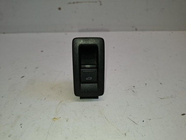 bontott VW SCIROCCO Csomagtér Nyitó Kar / Gomb