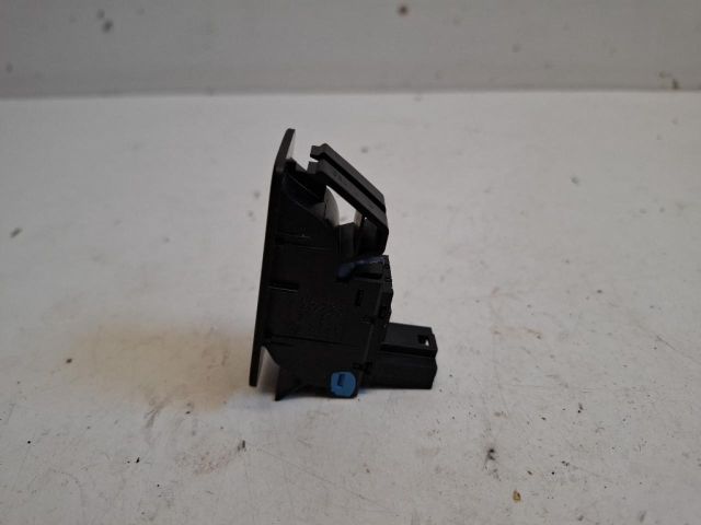 bontott VW SCIROCCO Csomagtér Nyitó Kar / Gomb