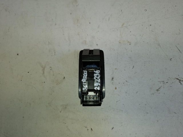 bontott VW SCIROCCO Csomagtér Nyitó Kar / Gomb