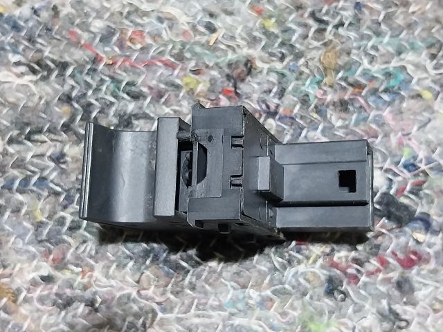 bontott VW SCIROCCO Csomagtér Nyitó Kar / Gomb