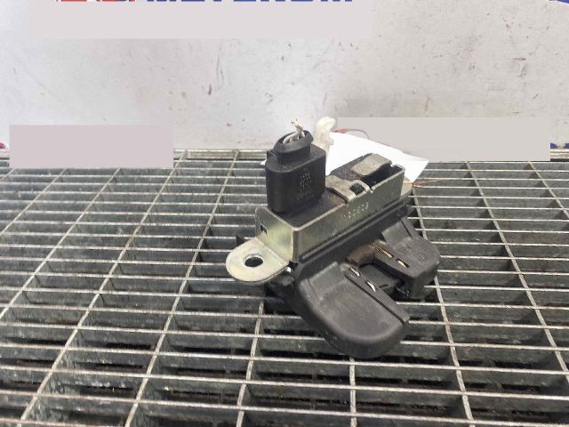 bontott VW SCIROCCO Csomagtérajtó Ütköző