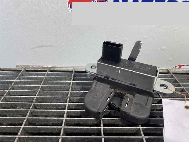 bontott VW SCIROCCO Csomagtérajtó Ütköző