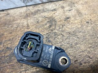 bontott VW SCIROCCO Első Középső Ütközés Érzékelő (Homlokfalon)