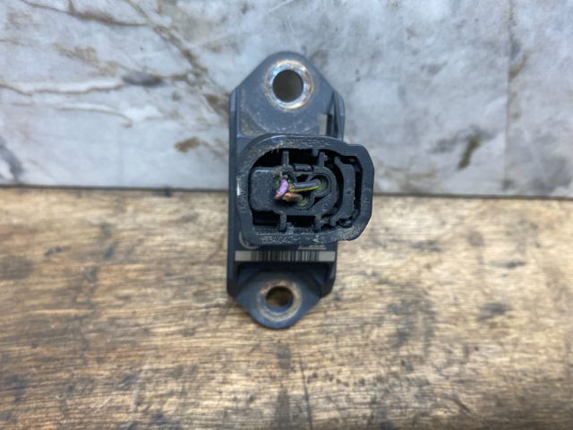 bontott VW SCIROCCO Első Középső Ütközés Érzékelő (Homlokfalon)