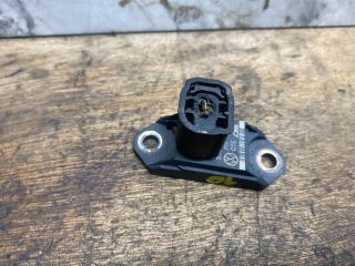 bontott VW SCIROCCO Első Középső Ütközés Érzékelő (Homlokfalon)