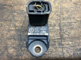 bontott VW SCIROCCO Első Középső Ütközés Érzékelő (Homlokfalon)