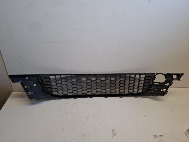 bontott VW SCIROCCO Első Lökhárító Alsó Középső Díszrács