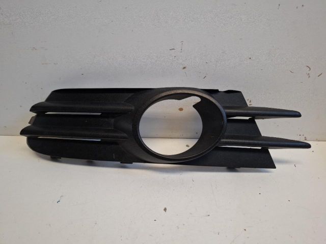 bontott VW SCIROCCO Első Lökhárító Jobb Díszrács