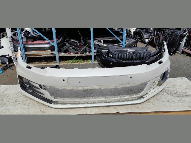 bontott VW SCIROCCO Első Lökhárító (Üresen)