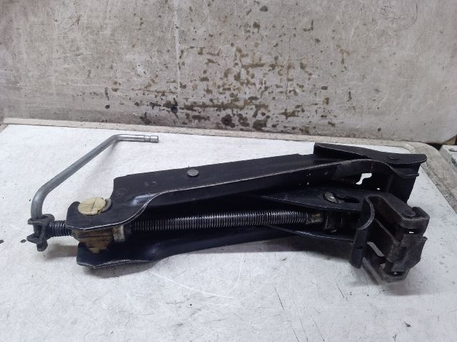 bontott VW SCIROCCO Emelő