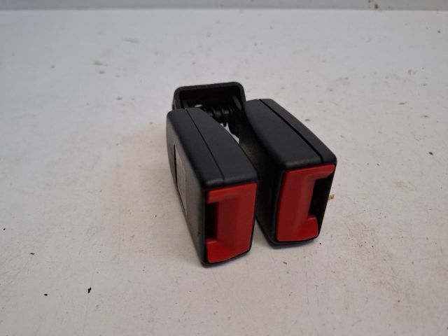 bontott VW SCIROCCO Hátsó középső Biztonsági Öv Csat