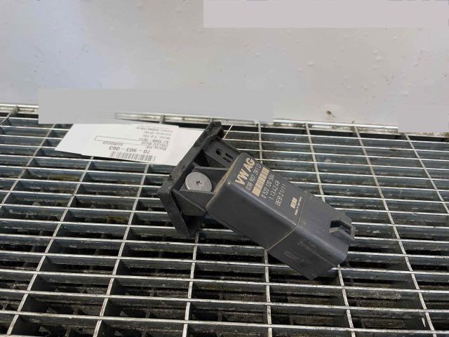 bontott VW SCIROCCO Izzító Relé