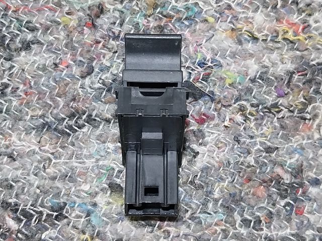 bontott VW SCIROCCO Jobb első Ablakemelő Kapcsoló