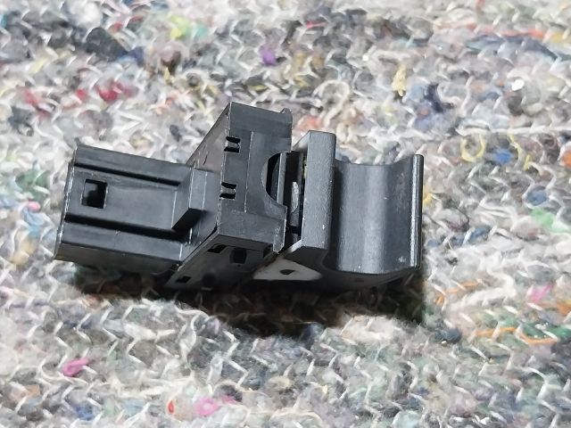 bontott VW SCIROCCO Jobb első Ablakemelő Kapcsoló