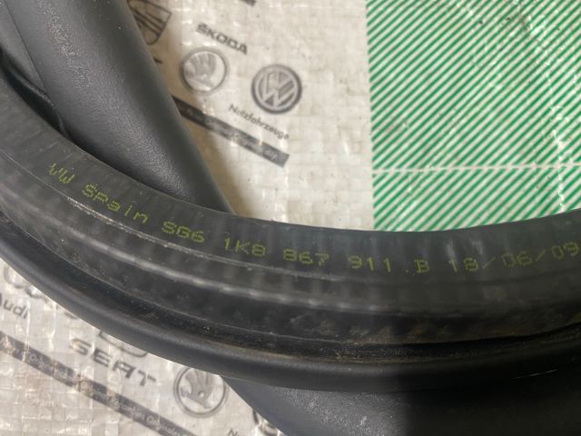 bontott VW SCIROCCO Jobb első Gumikéder