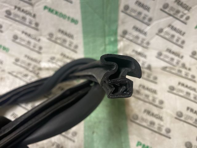 bontott VW SCIROCCO Jobb első Gumikéder