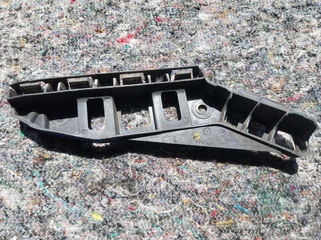 bontott VW SCIROCCO Jobb első Oldal Lökhárító Tartó (Műanyag)