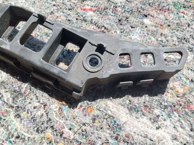 bontott VW SCIROCCO Jobb első Oldal Lökhárító Tartó (Műanyag)