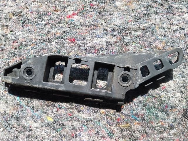 bontott VW SCIROCCO Jobb első Oldal Lökhárító Tartó (Műanyag)