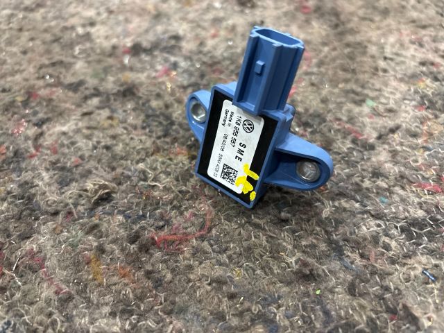 bontott VW SCIROCCO Jobb első Oldal Ütközés Érzékelő