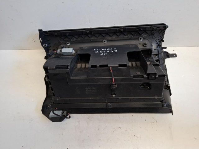 bontott VW SCIROCCO Kesztyűtartó