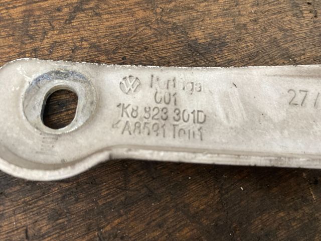 bontott VW SCIROCCO Motorháztető Bal Zsanér