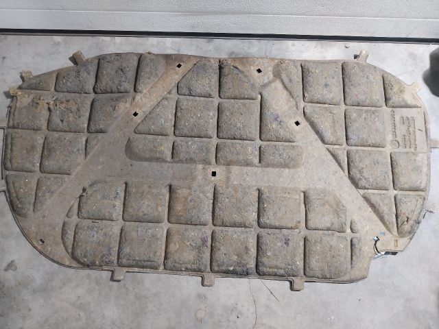 bontott VW SCIROCCO Motorháztető Szigetelés