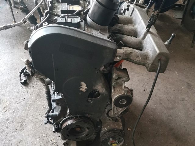 bontott VW SHARAN Motor (Fűzött blokk hengerfejjel)