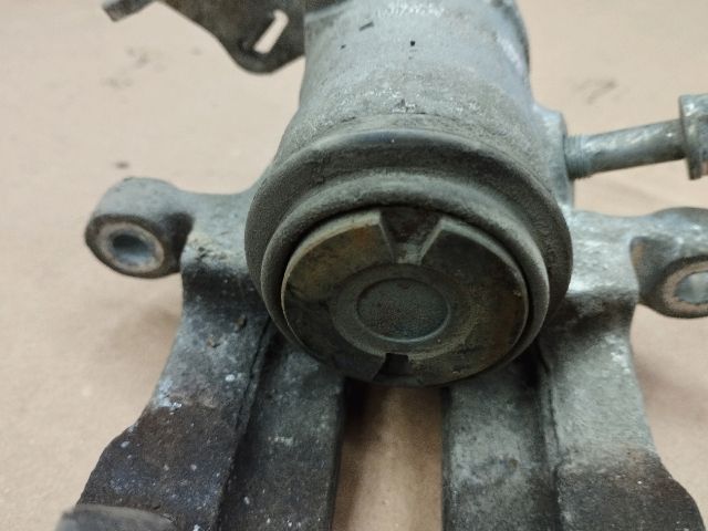 bontott VW SHARAN Bal hátsó Féknyereg Munkahengerrel