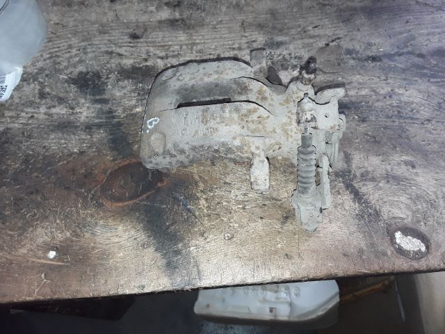 bontott VW SHARAN Bal hátsó Féknyereg Munkahengerrel