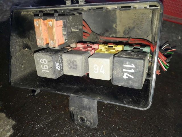 bontott VW SHARAN Biztosítéktábla Motortér